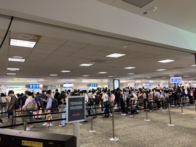 やや混みの飛行機_d0012449_23160920.jpeg