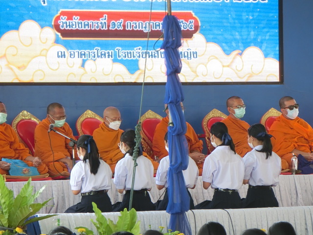 タイの学校では常にイベントの風が吹く_c0393255_21403743.jpg