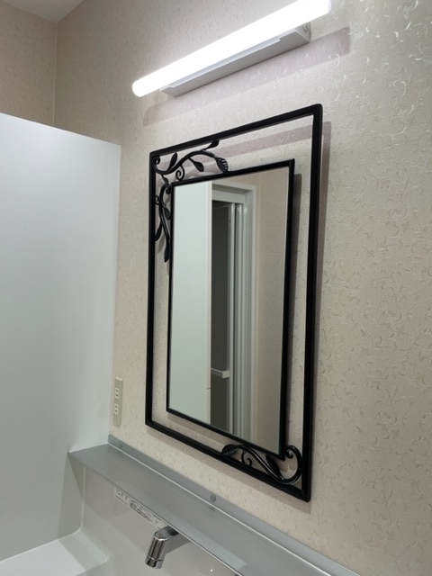 洗面室に『アルテジャパン』の『ミラー』を納品しました by interior styling of bright_c0157866_23383109.jpg