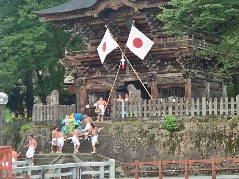 16日 夏祭りで\"樽神輿の門付け\"が回っていました_c0336902_22582687.jpg