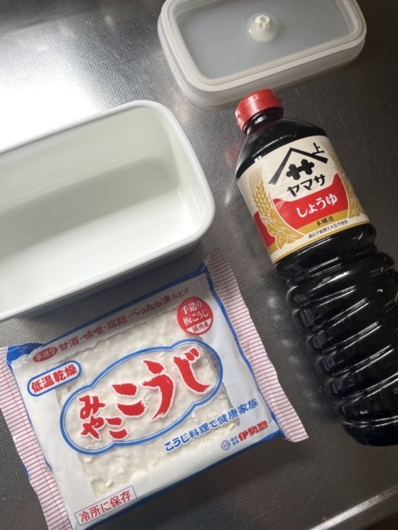 久しぶりの「醤油麹作り」混ぜるだけで簡単に作れる万能調味料♪_f0023333_20033989.jpg