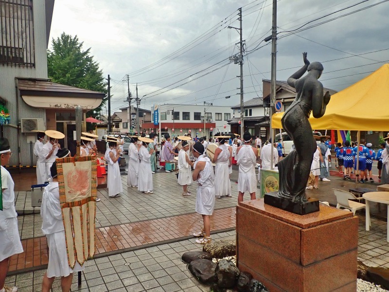 17日　浦佐の夏祭りでは「神輿行列」が出発しました_c0336902_21444661.jpg