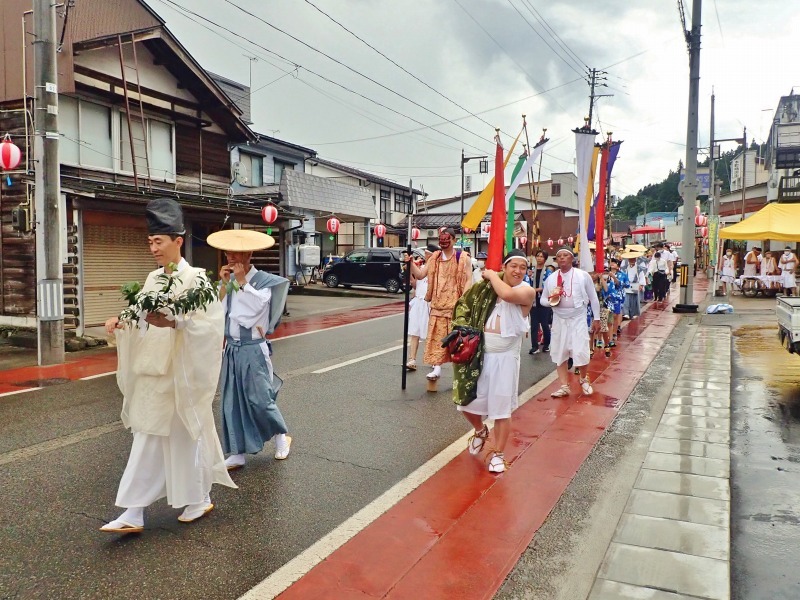 17日　浦佐の夏祭りでは「神輿行列」が出発しました_c0336902_21445466.jpg