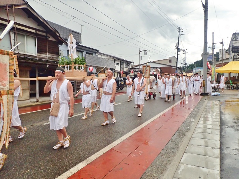 17日　浦佐の夏祭りでは「神輿行列」が出発しました_c0336902_21464767.jpg