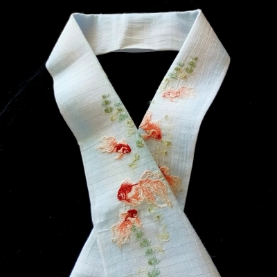220722 麻地金魚文様刺繍半襟を手洗い_f0164842_16340721.jpg