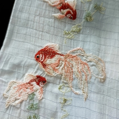220722 麻地金魚文様刺繍半襟を手洗い_f0164842_16342388.jpg
