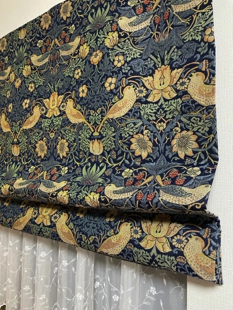 織物生地のモリス『いちご泥棒』でプレーンシェードを納めました by interior styling of bright_c0157866_21175274.jpg