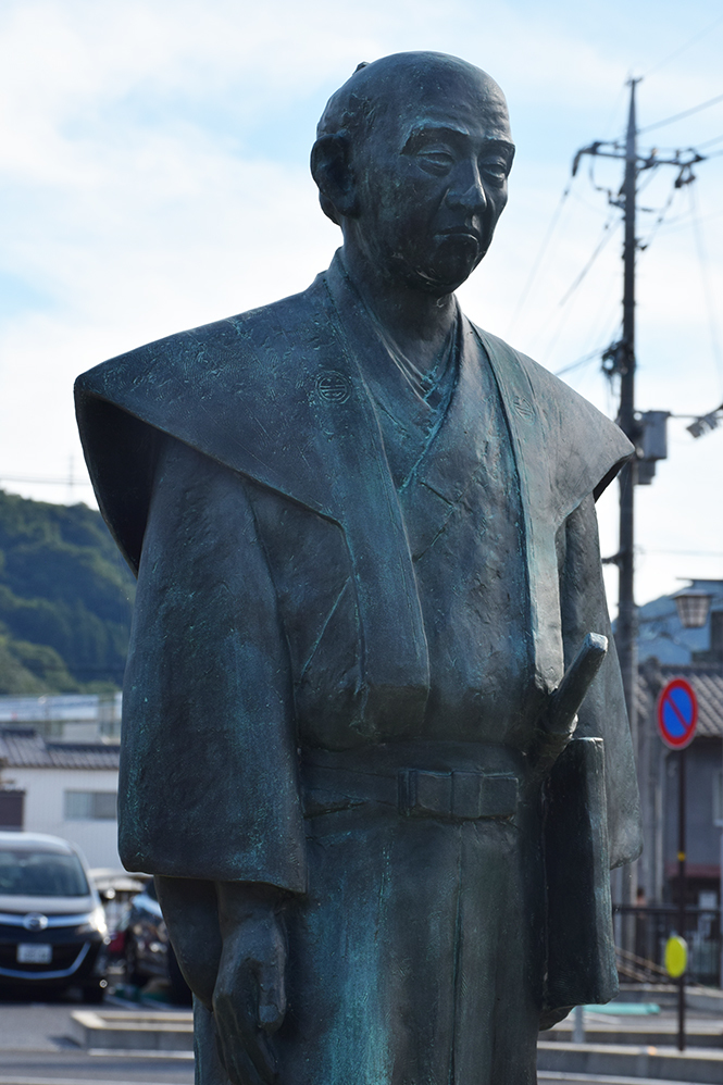 山田方谷像(JR備中高梁駅前)_e0158128_18353295.jpg