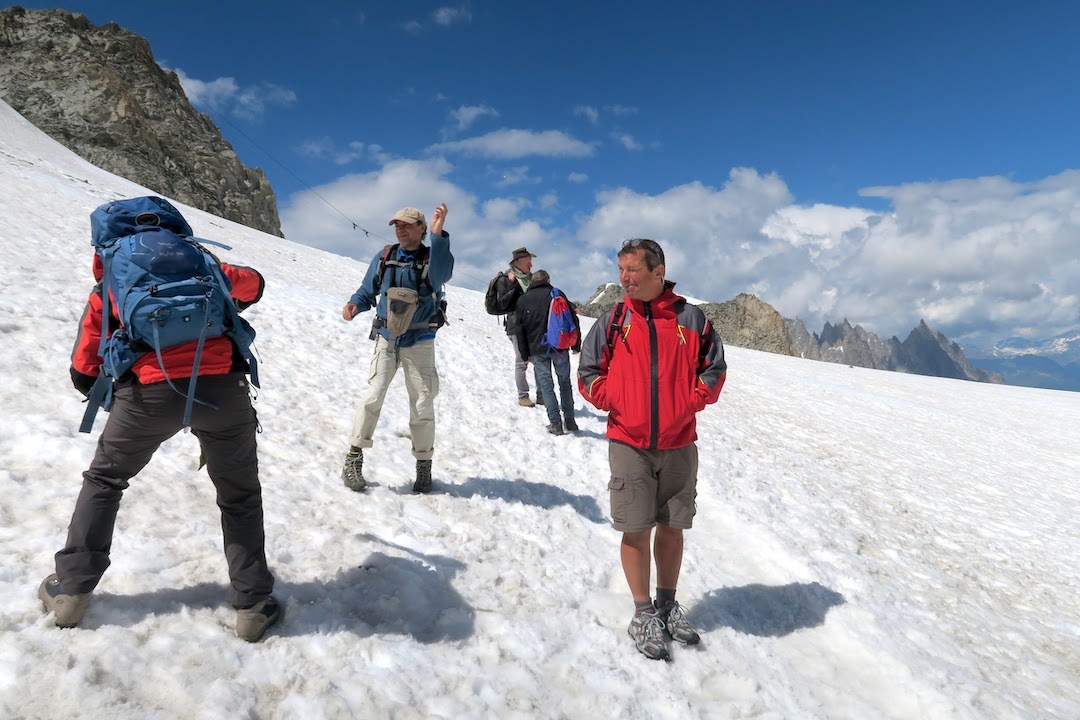 8月も雪積もるモンブランで雪合戦 幻のシャクヤクが植物園に_f0234936_23425713.jpg