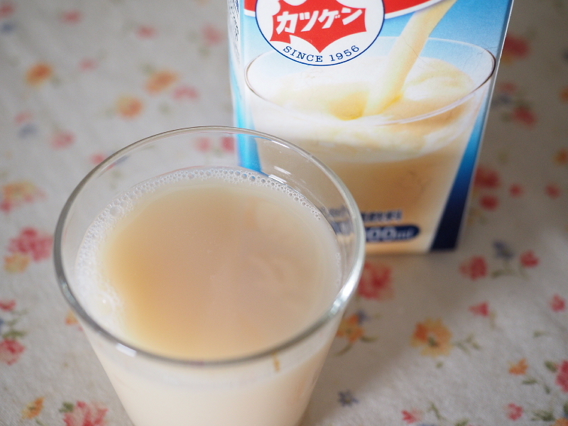 【北海道限定乳酸菌飲料】「ソフトカツゲン」を飲んでみる_b0008655_17573956.jpg