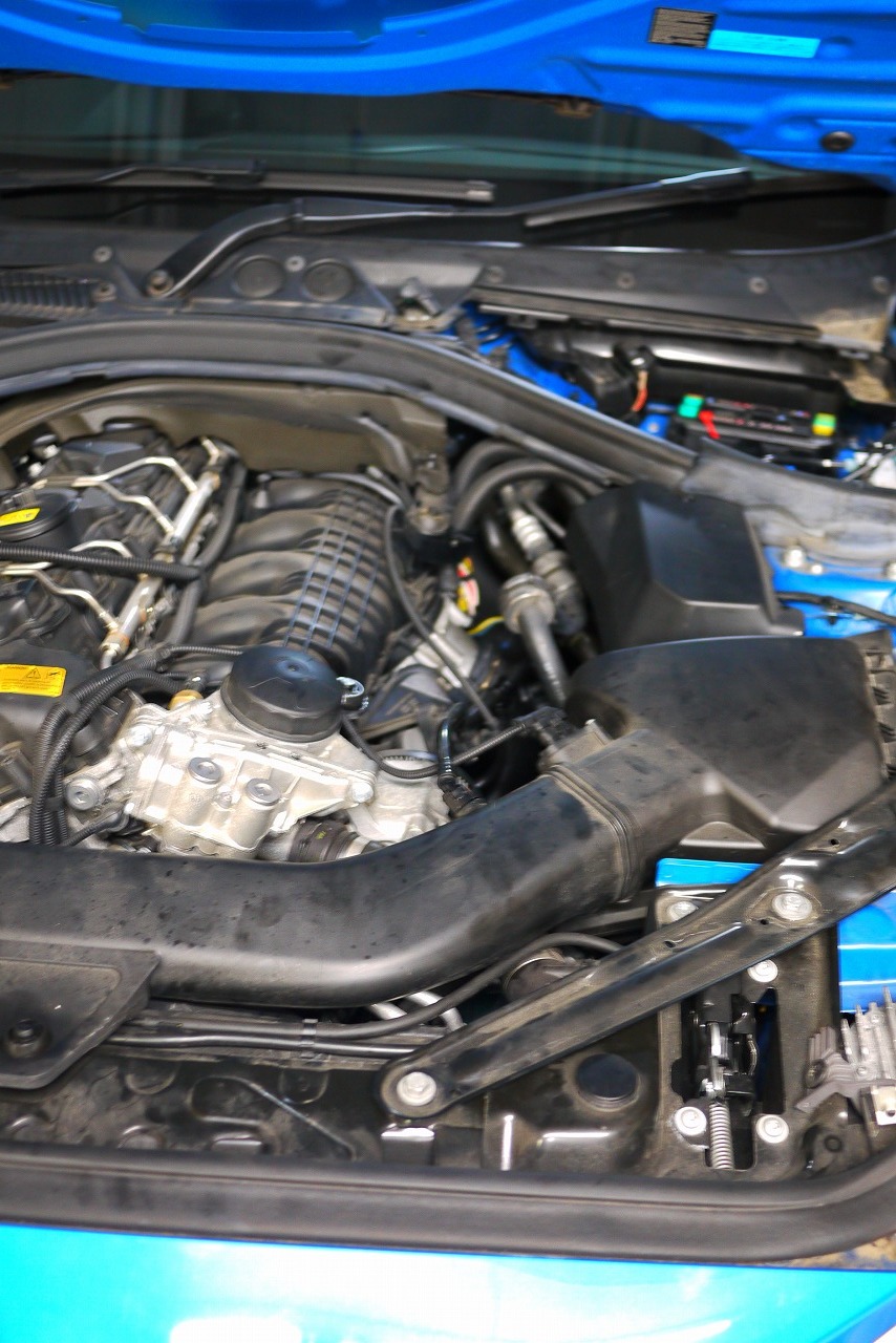 BMW M2　スロットル側　チャージパイプ交換_b0421461_16534723.jpg