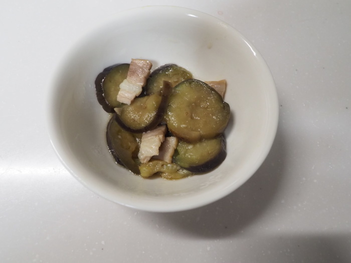今日の収穫とその後の料理（茄子とベーコンの煮物など）_c0116915_23334165.jpg