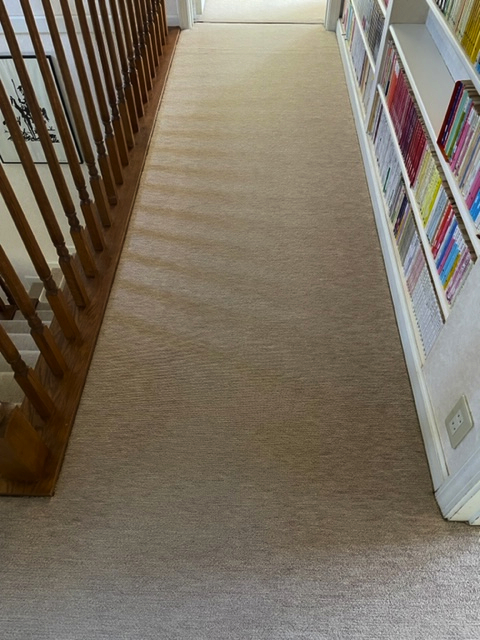 『TOLI・東リ』のカーペットで階段室と廊下の張り替え工事を承りました　by interior styling of bright_c0157866_19582986.jpg