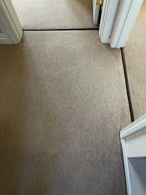 『TOLI・東リ』のカーペットで階段室と廊下の張り替え工事を承りました　by interior styling of bright_c0157866_20013292.jpg