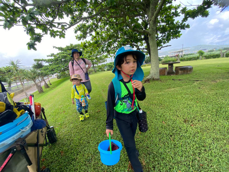 青空ようちえん〔平日〕雨の中の海遊びは特別!大人も子どもも濡れて楽しんだ!_d0363878_15530863.jpg