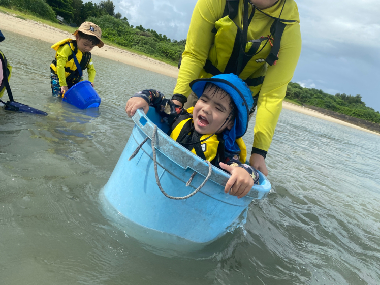 青空ようちえん〔平日〕雨の中の海遊びは特別!大人も子どもも濡れて楽しんだ!_d0363878_16184159.jpg