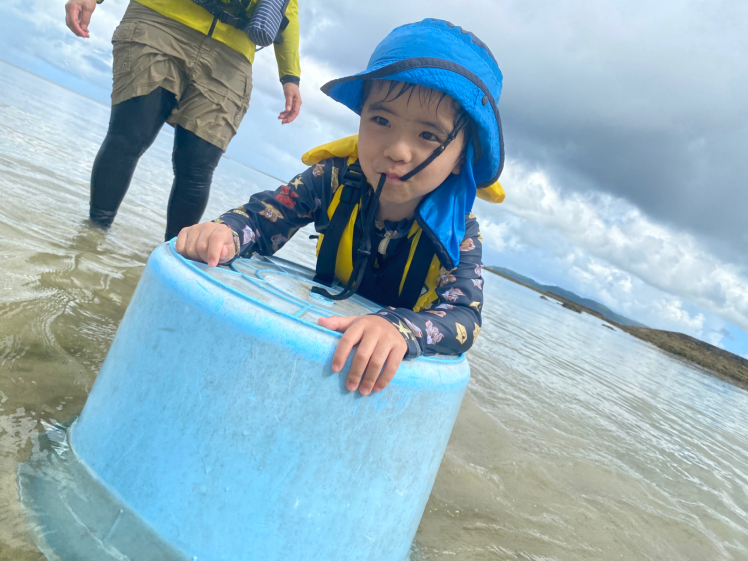 青空ようちえん〔平日〕雨の中の海遊びは特別!大人も子どもも濡れて楽しんだ!_d0363878_16191024.jpg