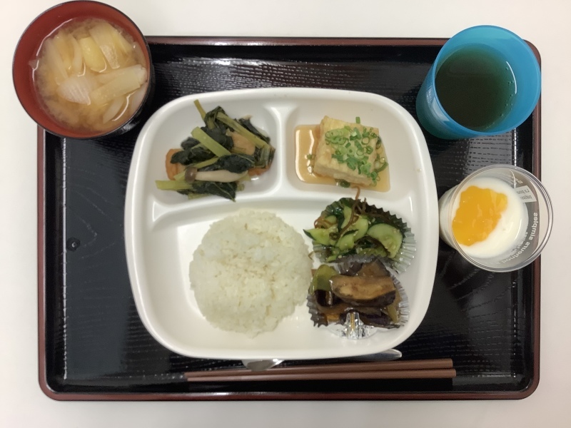ひだまり工房昼食 揚げ出し豆腐 小松菜とさつま揚げの煮物 胡瓜の塩昆布和え 麻婆茄子 ご飯 味噌汁 ヨーグルト 今日の献立