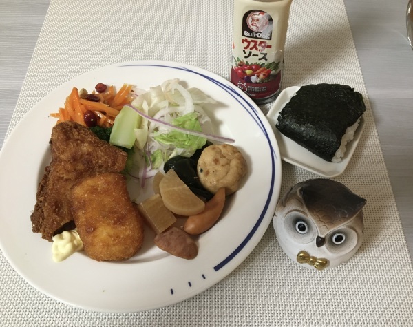 おむすびプレートランチ　六白黒豚の生姜焼き_b0417696_10322970.jpeg