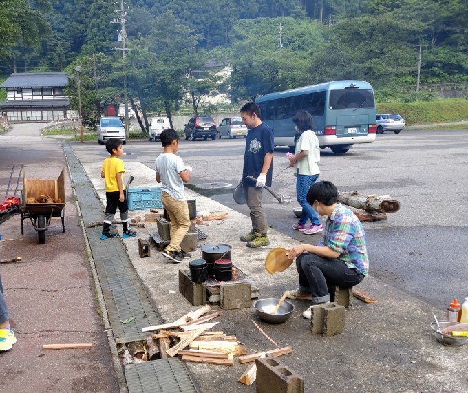 二日目午後はほのぼの大家族野外夕食づくり_d0265607_21433800.jpg