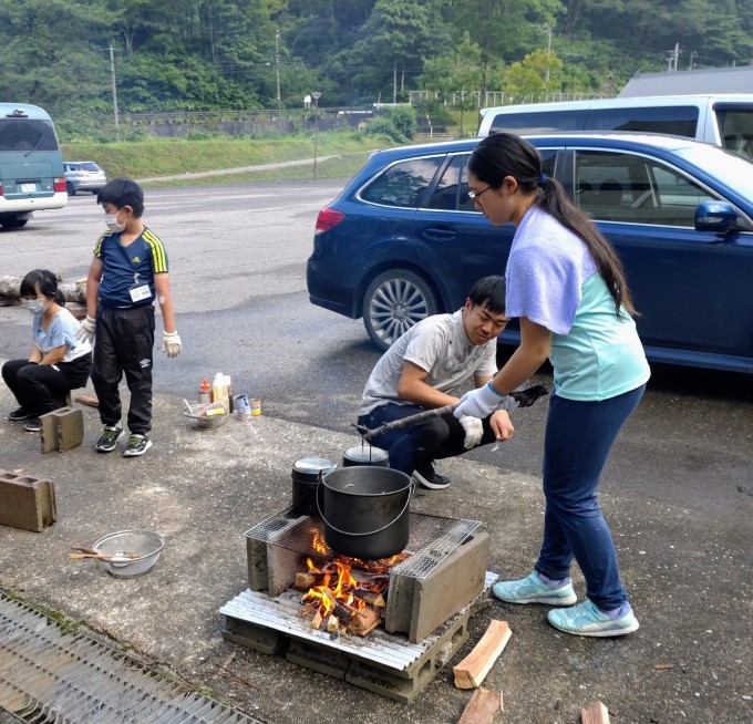 二日目午後はほのぼの大家族野外夕食づくり_d0265607_21441828.jpg