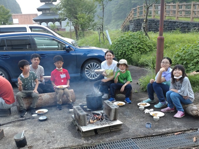 二日目午後はほのぼの大家族野外夕食づくり_d0265607_21443030.jpg