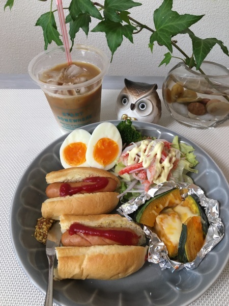 ホットドッグプレート　鳥手羽元のサワーケチャップ煮_b0417696_01293342.jpeg