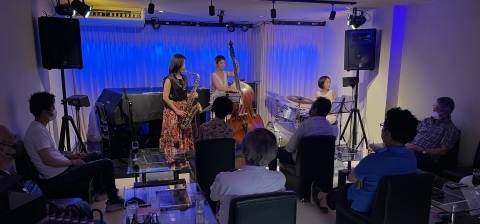 Jazzlive Comin ジャズライブ　カミン　広島　7月31日日曜日　昼のジャズライブ_b0115606_10050737.jpeg