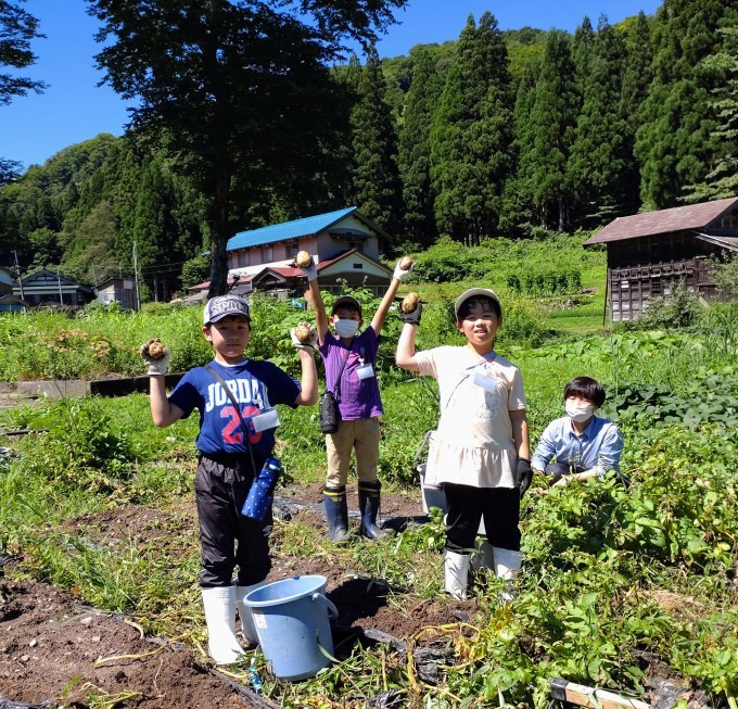 夏の太陽の下で3日目の活動…夏休み自然体験キャンプ_d0265607_20521255.jpg