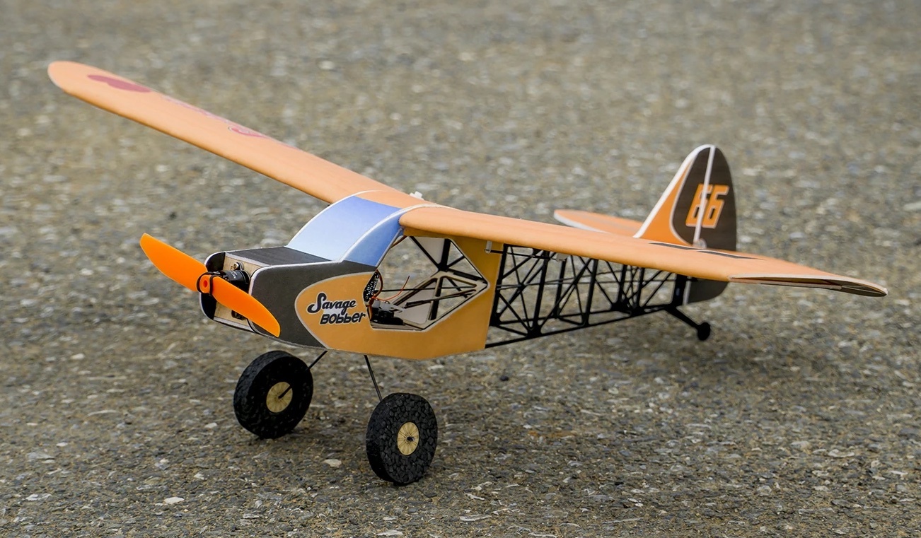 Q版 ハヤブサのラジコン 自作手作り 飛行機 重量100g以下 ほぼ完成品