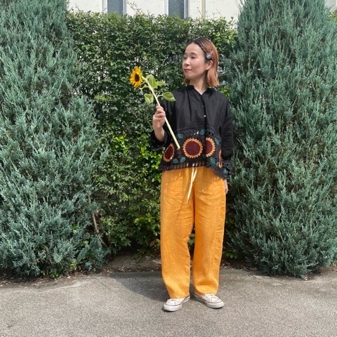 l'atelier du savon ｝ひまわりとくるくる カットワーク刺繡