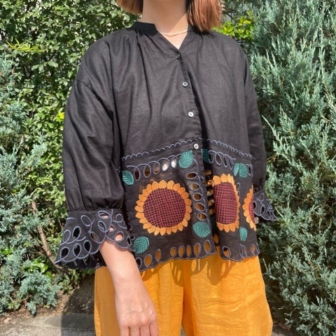 l'atelier du savon ｝ひまわりとくるくる カットワーク刺繡