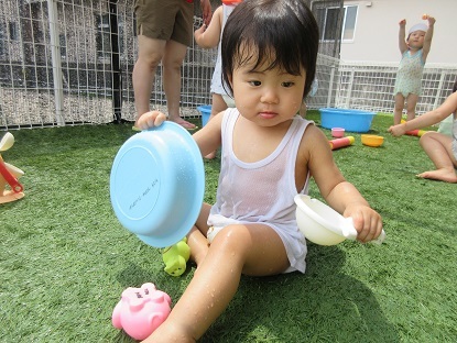 すずらん組1歳の夏…水遊びの様子_c0212598_15234570.jpg
