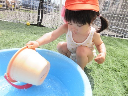 すずらん組1歳の夏…水遊びの様子_c0212598_15251213.jpg