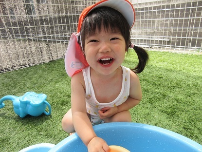 すずらん組1歳の夏…水遊びの様子_c0212598_15251949.jpg