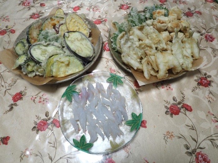 夫の釣果とその後(お刺身と天ぷらなど)_c0116915_00285760.jpg