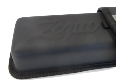 Zeque by Zeal(ゼクー バイ ジール)片手で出し入れ可能なベルトテープ搭載ハードシェルサングラスケースAS-038新発売！_c0003493_11561595.jpg