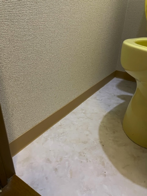 『サンゲツ/SPとH FLOOR』で、賃貸アパートのキッチン・トイレの壁紙とクッションフロアを張り替えさせて頂きました by interior styling of bright_c0157866_16330275.jpg