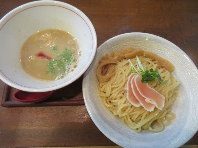 【限定】美白白湯つけ麺@麺ゃ しき_a0389150_19112149.jpg