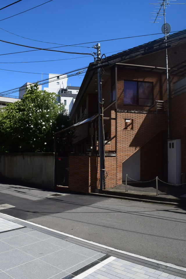 東京小平市の天乃家石材店(建築家・遠藤楽設計作品探訪)_f0142606_05275916.jpg