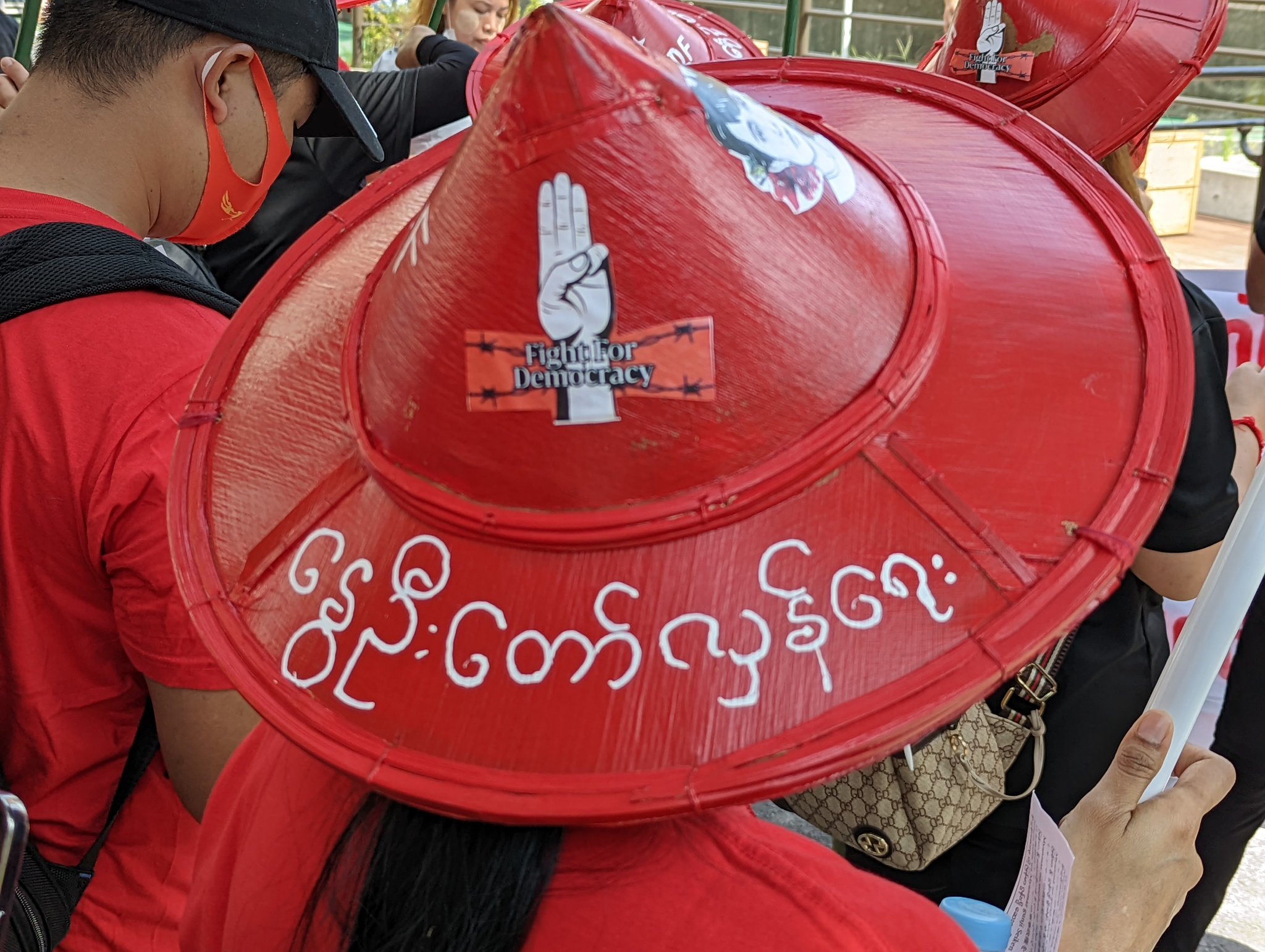 【報告】「8888民主化運動」を忘れない！在日ミャンマー人が呼びかけ大使館デモ！_a0336146_00004956.jpg