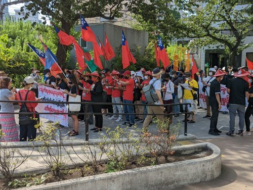 【報告】「8888民主化運動」を忘れない!在日ミャンマー人が呼びかけ大使館デモ!_a0336146_00011285.jpg
