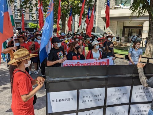 【報告】「8888民主化運動」を忘れない!在日ミャンマー人が呼びかけ大使館デモ!_a0336146_00015725.jpg