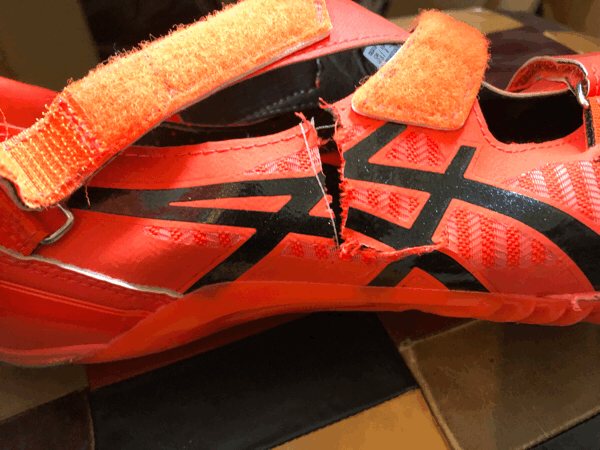 陸上競技用スパイク アシックス 裂け 破れ 修理 : 靴とバッグの修理店