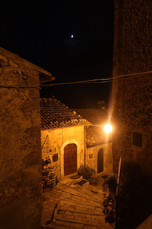  夜明かりに美しく涼しい山の村、サント・ステーファノ・ディ・セッサーニオ_f0234936_05264222.jpg