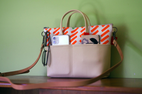 4つの外ポケット!「pocket shoulder bag」_e0243765_13443183.jpg
