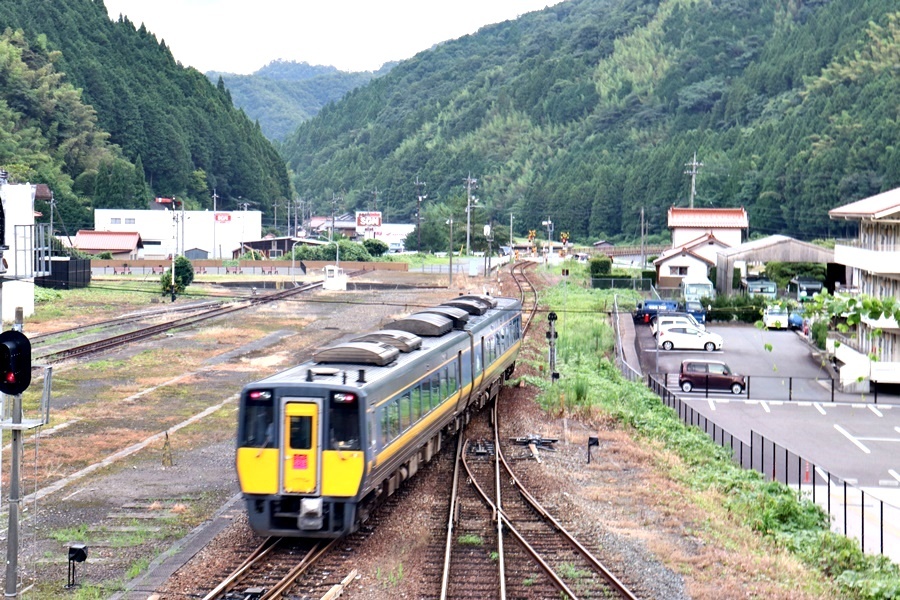 夕暮れの津和野駅_a0390519_13131444.jpg