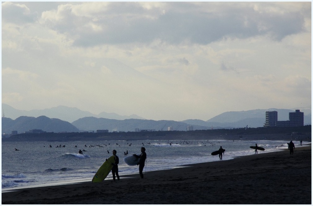 海辺のサーファー_c0352813_10401532.jpg