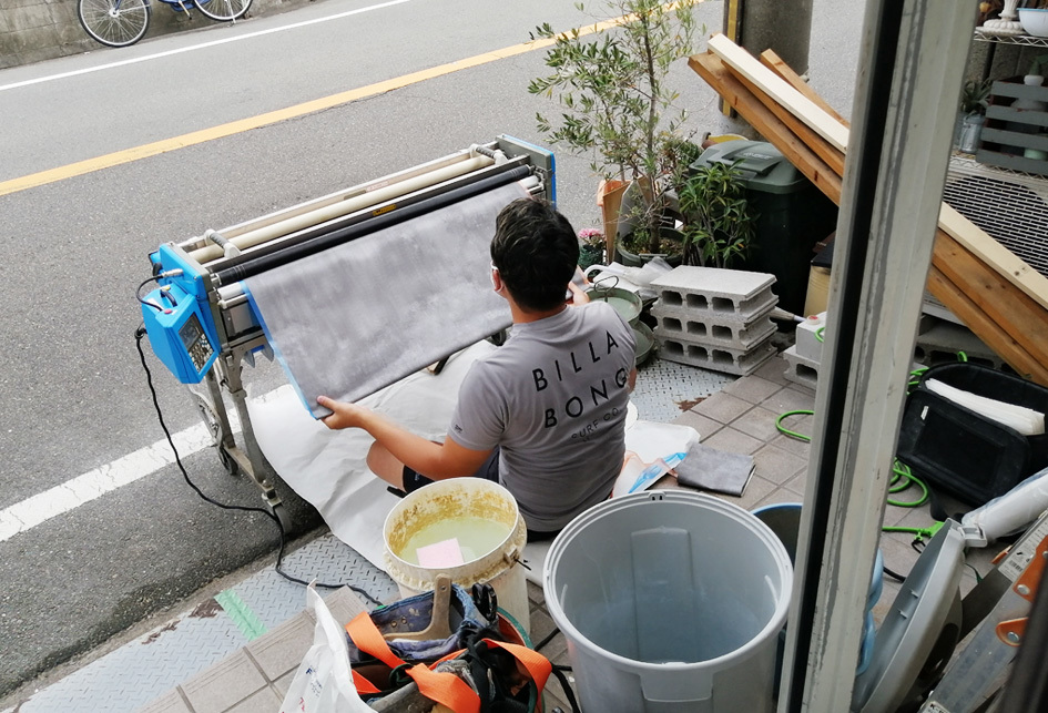 完成間近☆クロス職人さんによる「トイレリフォーム」_d0351435_21301965.jpg