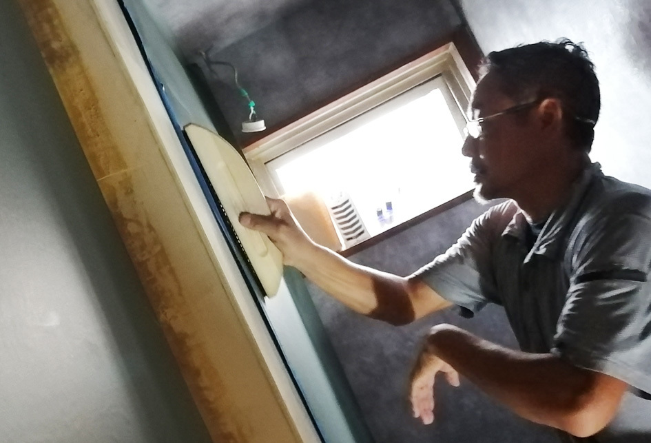 完成間近☆クロス職人さんによる「トイレリフォーム」_d0351435_06391804.jpg